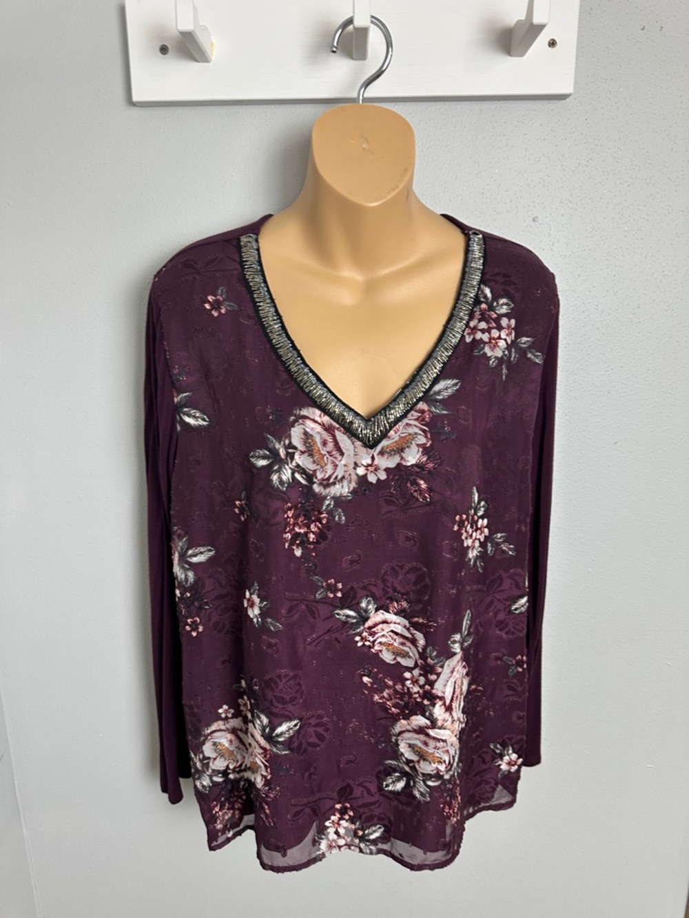 Womens Plum Floral V-Neck Long Sleeve Top